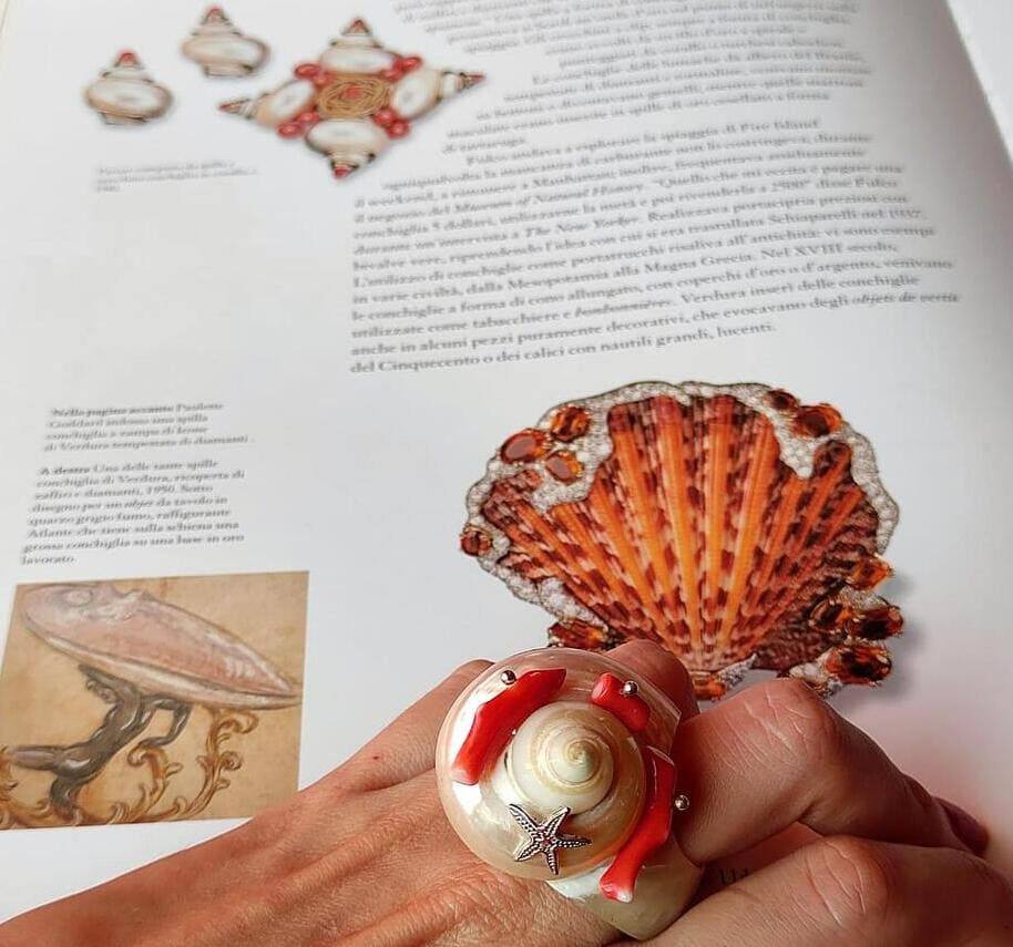 Anello conchiglia, corallo e argento Vit'alba